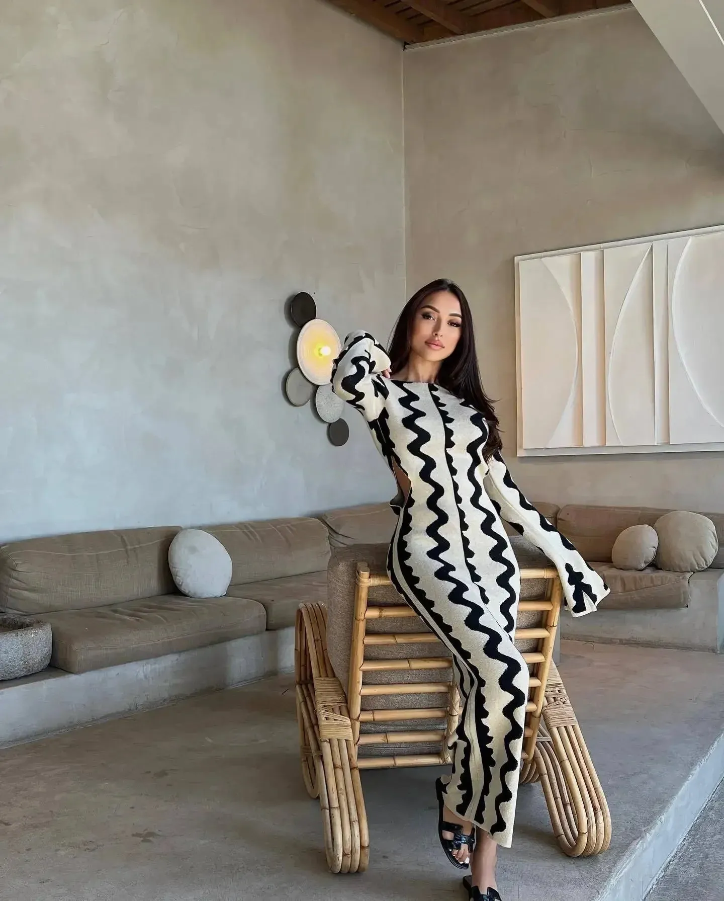 2024 Elegant Wave Striped O-neck Maxi Knitted Bodycon Dress