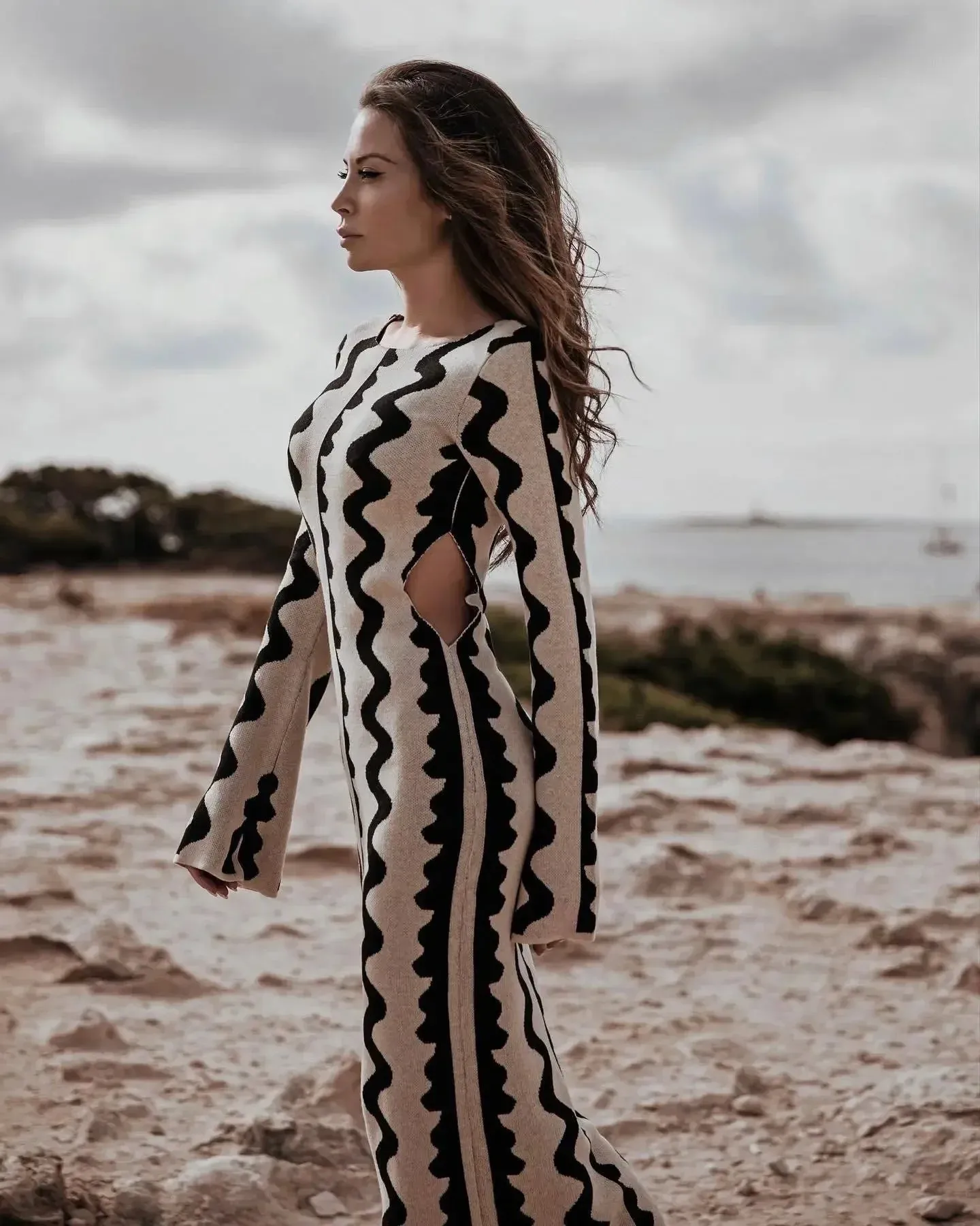2024 Elegant Wave Striped O-neck Maxi Knitted Bodycon Dress