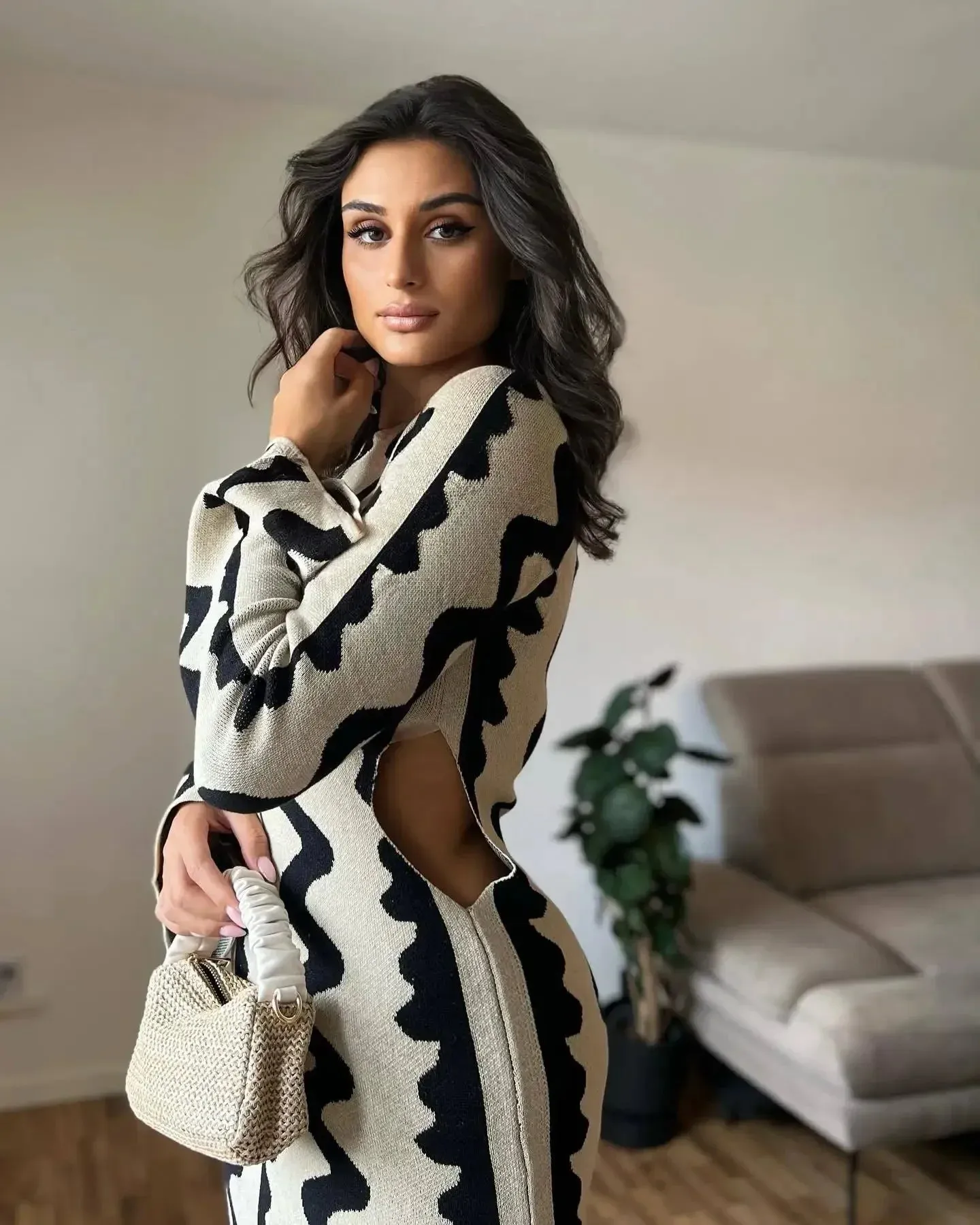 2024 Elegant Wave Striped O-neck Maxi Knitted Bodycon Dress