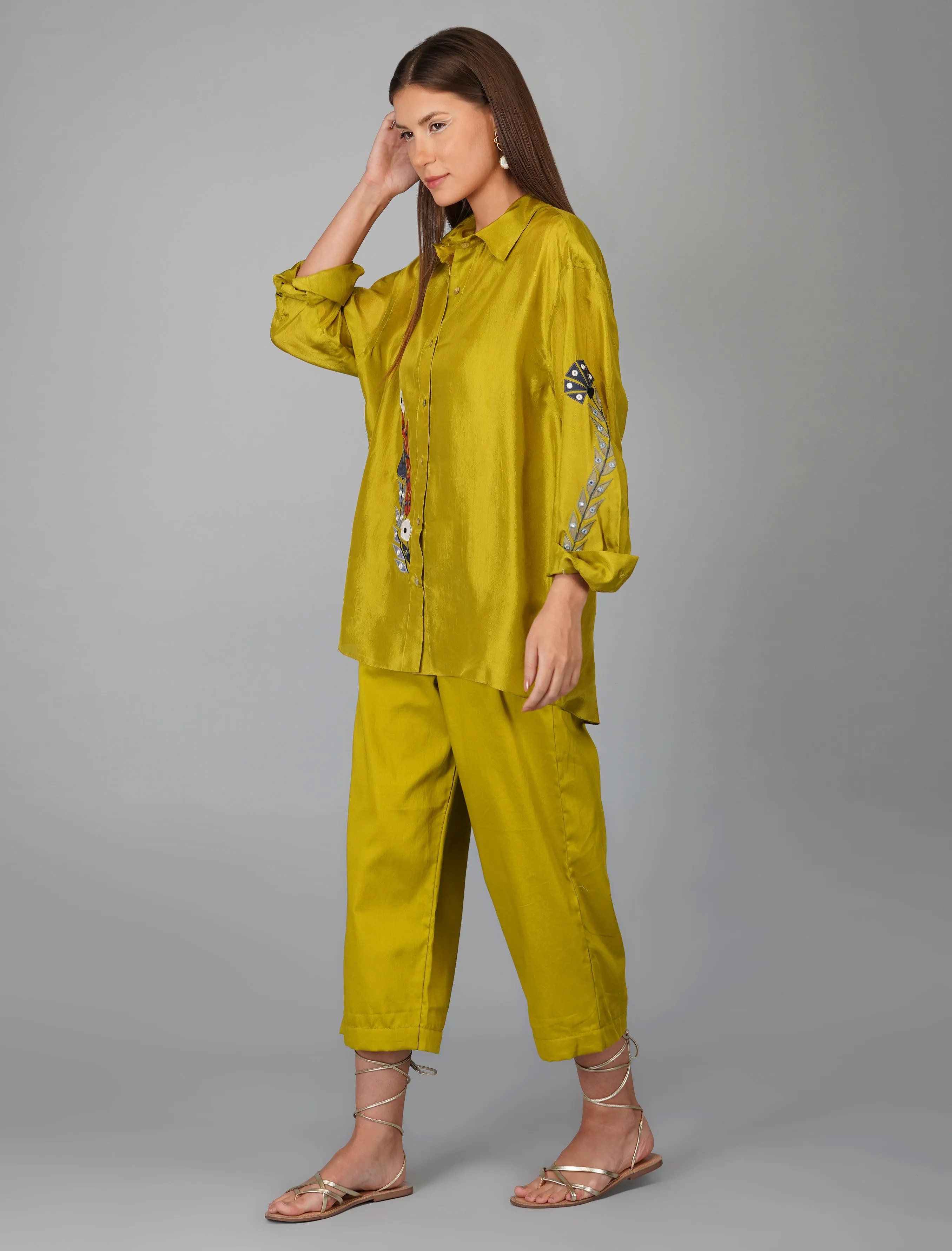 CITRUS GREEN SHIRT WITH APPLIQUE FLOWER