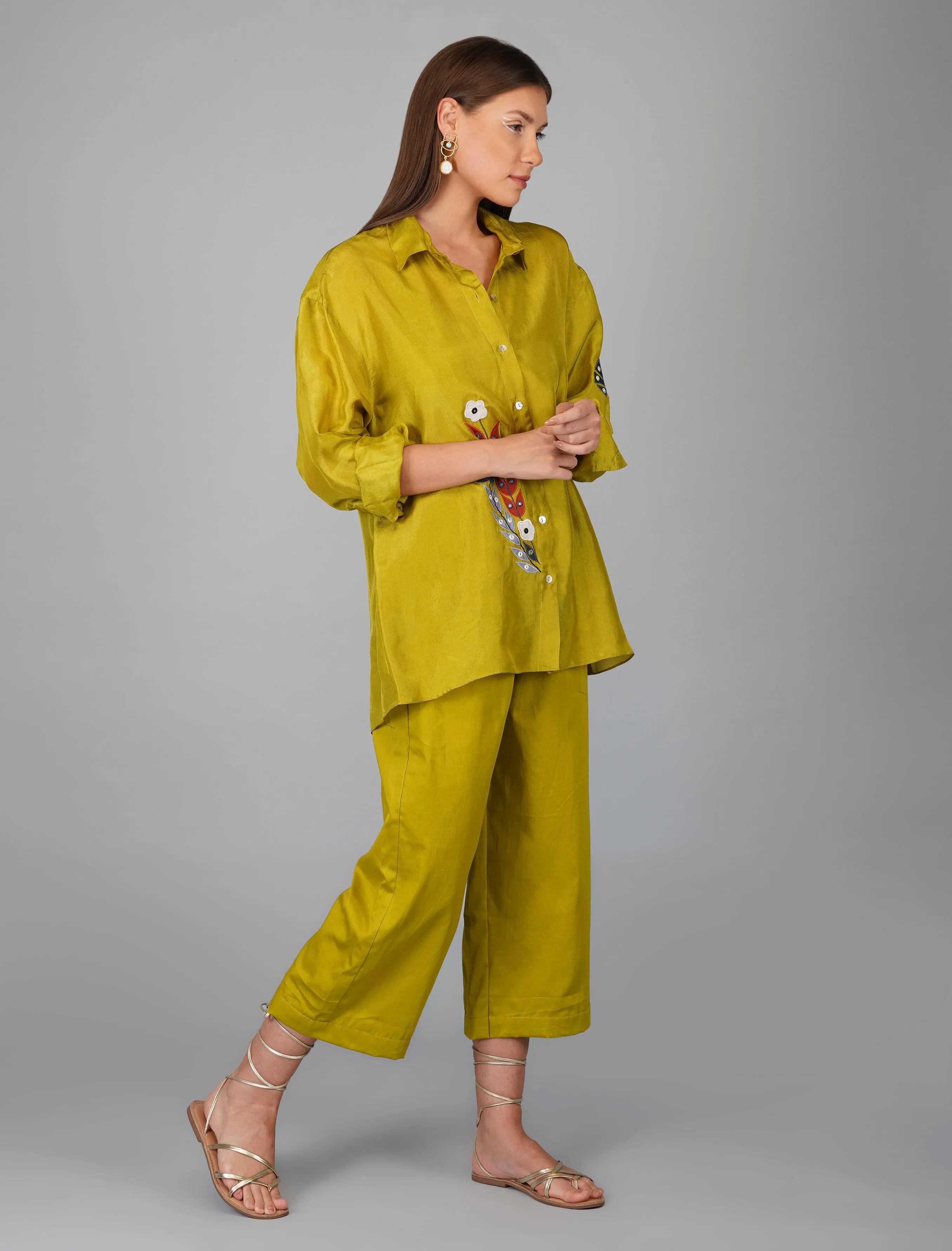 CITRUS GREEN SHIRT WITH APPLIQUE FLOWER