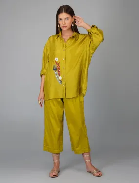 CITRUS GREEN SHIRT WITH APPLIQUE FLOWER