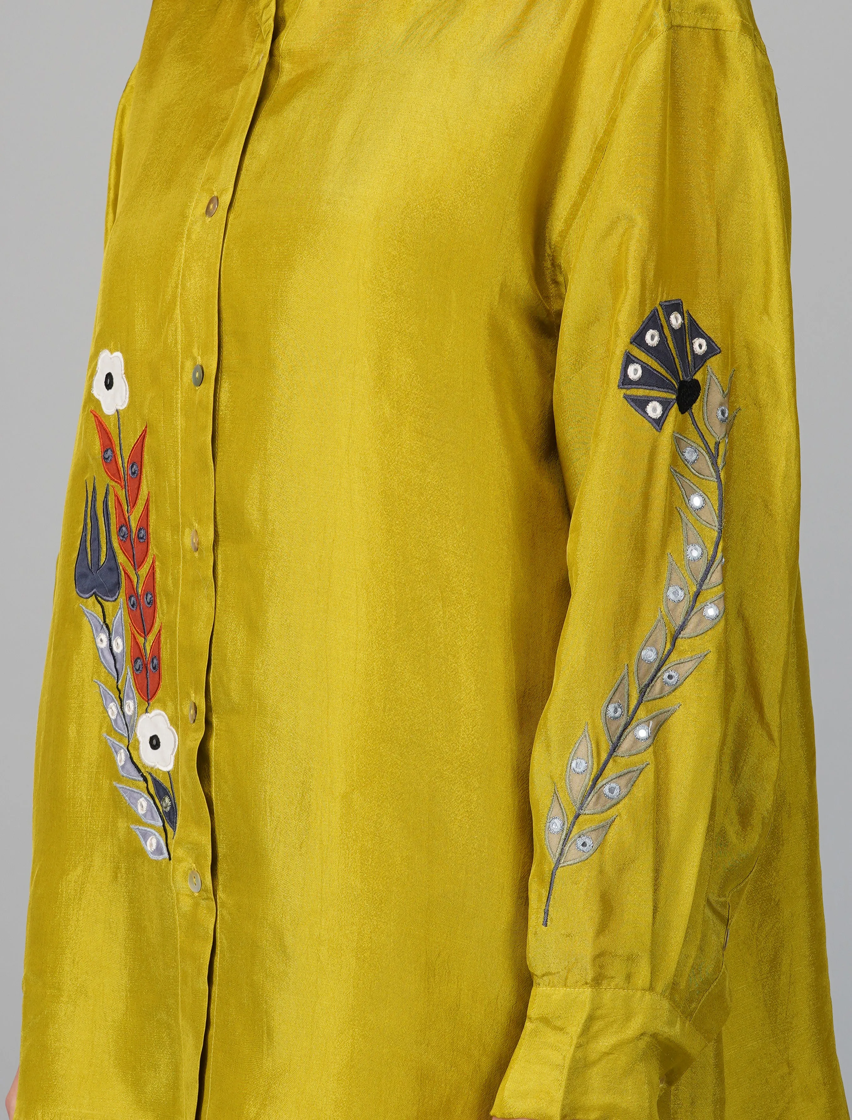 CITRUS GREEN SHIRT WITH APPLIQUE FLOWER