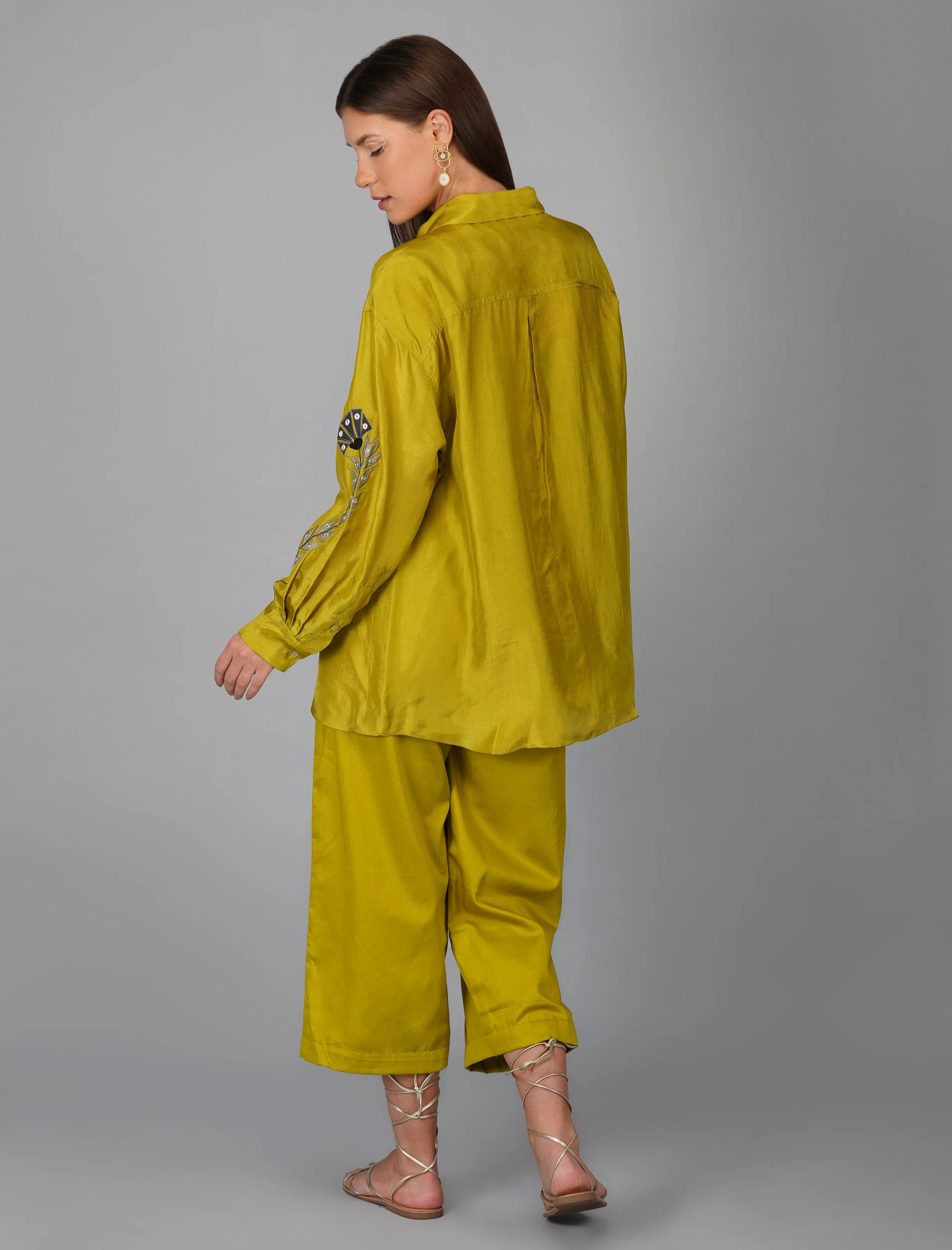 CITRUS GREEN SHIRT WITH APPLIQUE FLOWER