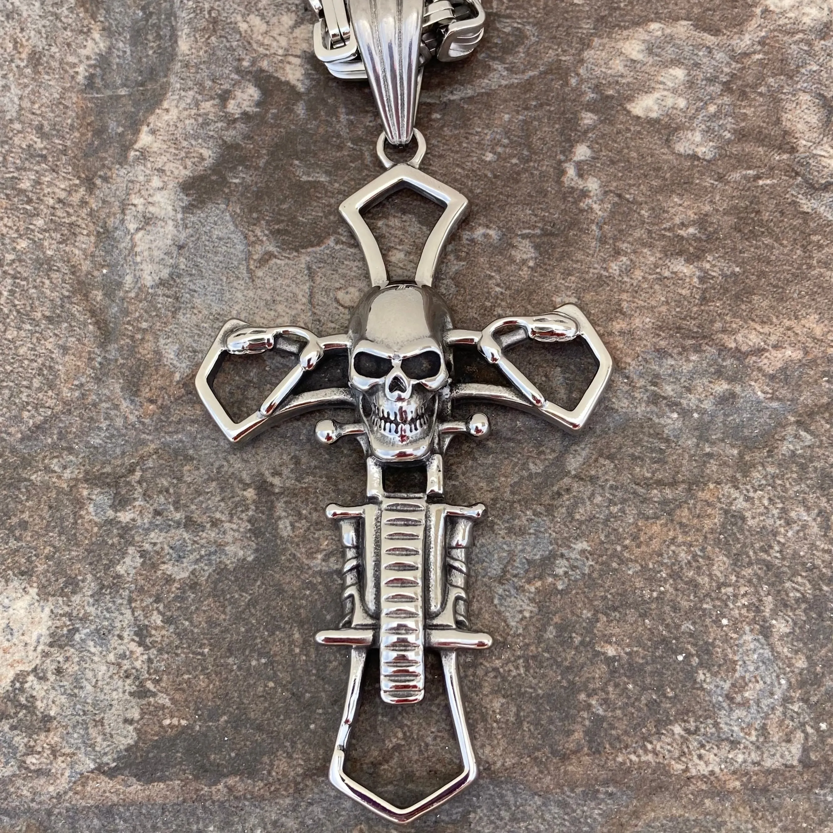 Cross - Old School Skull Pendant - Necklace (856)