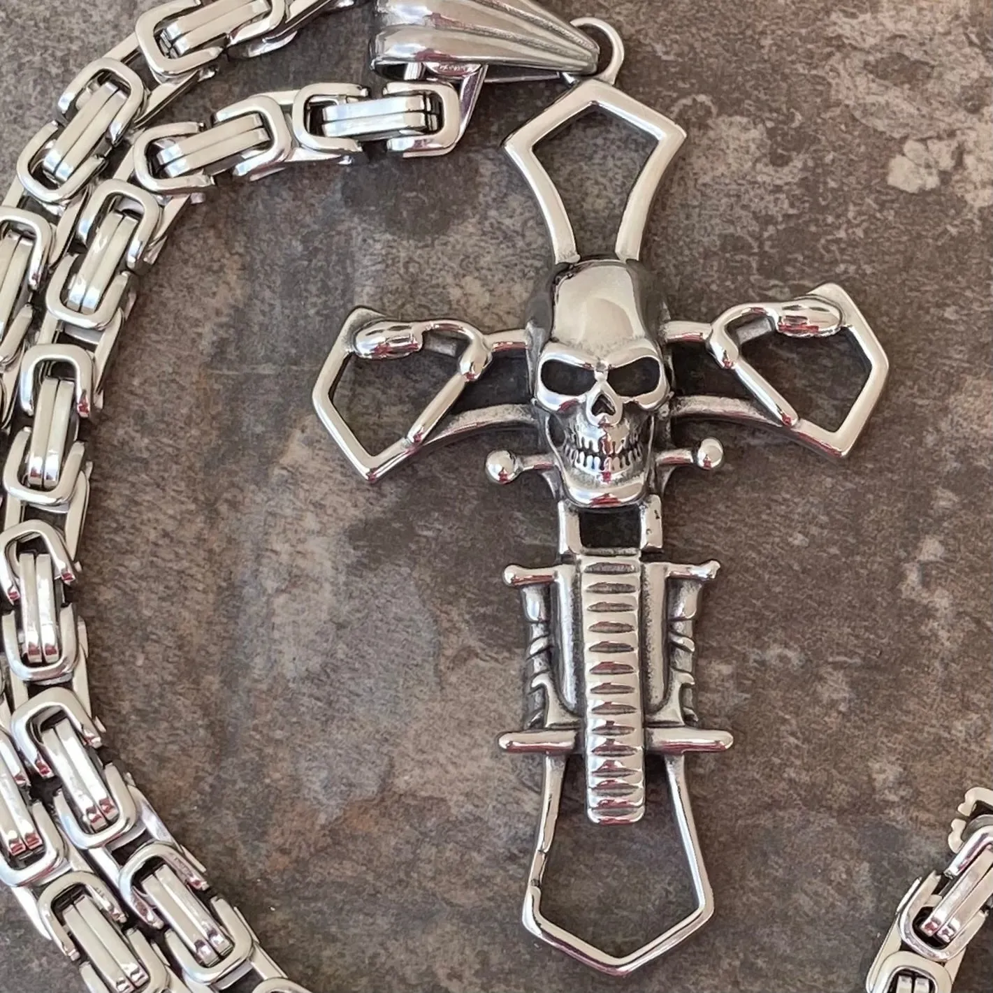 Cross - Old School Skull Pendant - Necklace (856)