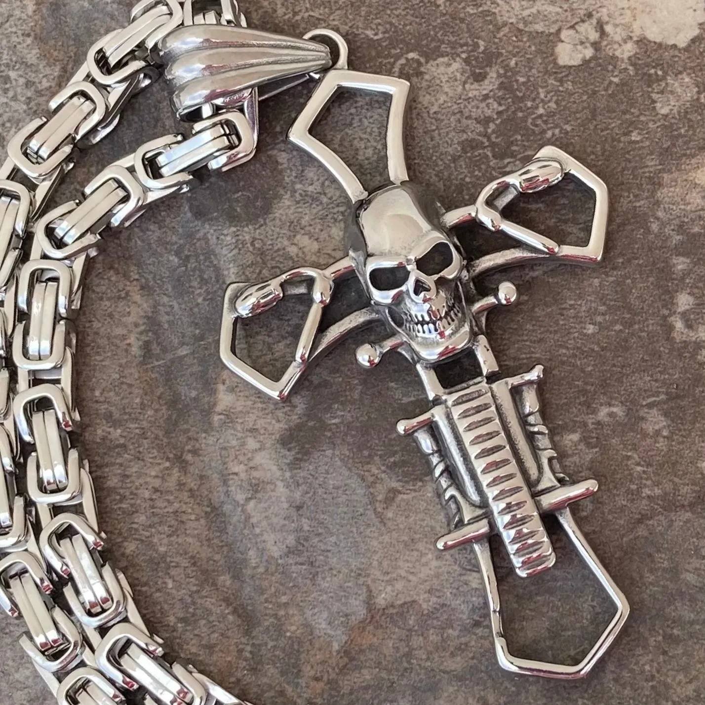 Cross - Old School Skull Pendant - Necklace (856)
