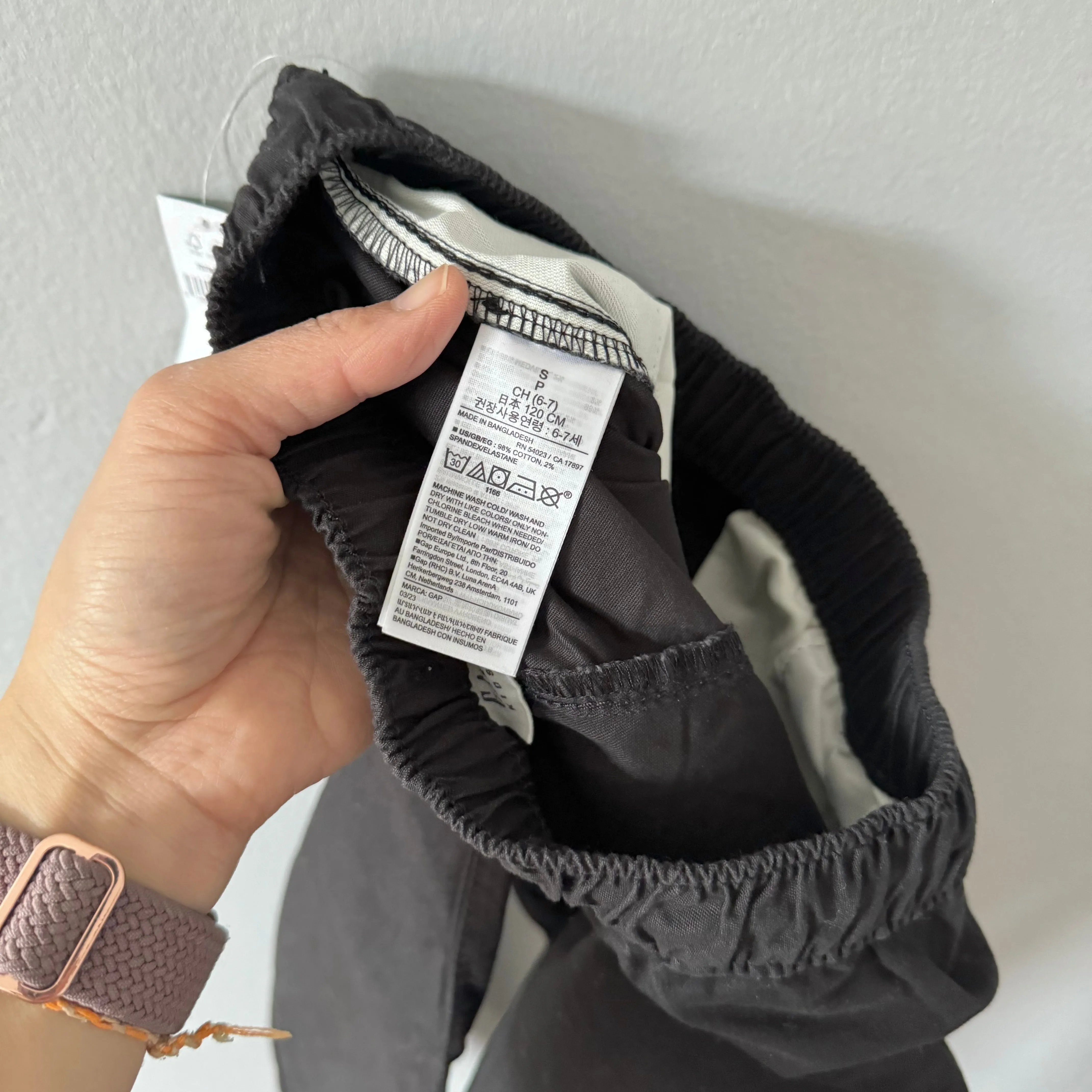 Gap / Black chino jogger pants / 6-7Y - New with tag