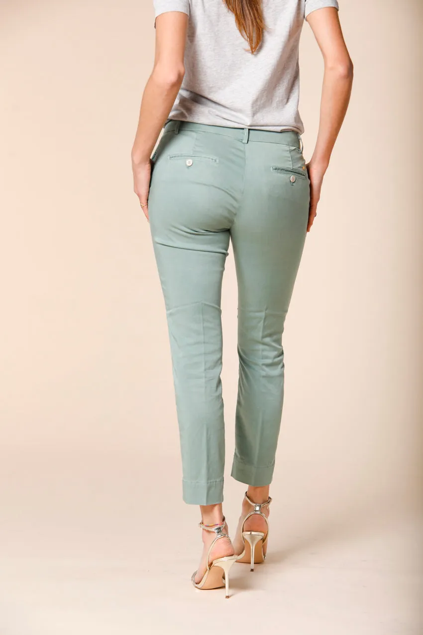 Jaqueline Curvie pantalone chino capri donna in tencel stretch curvy ①