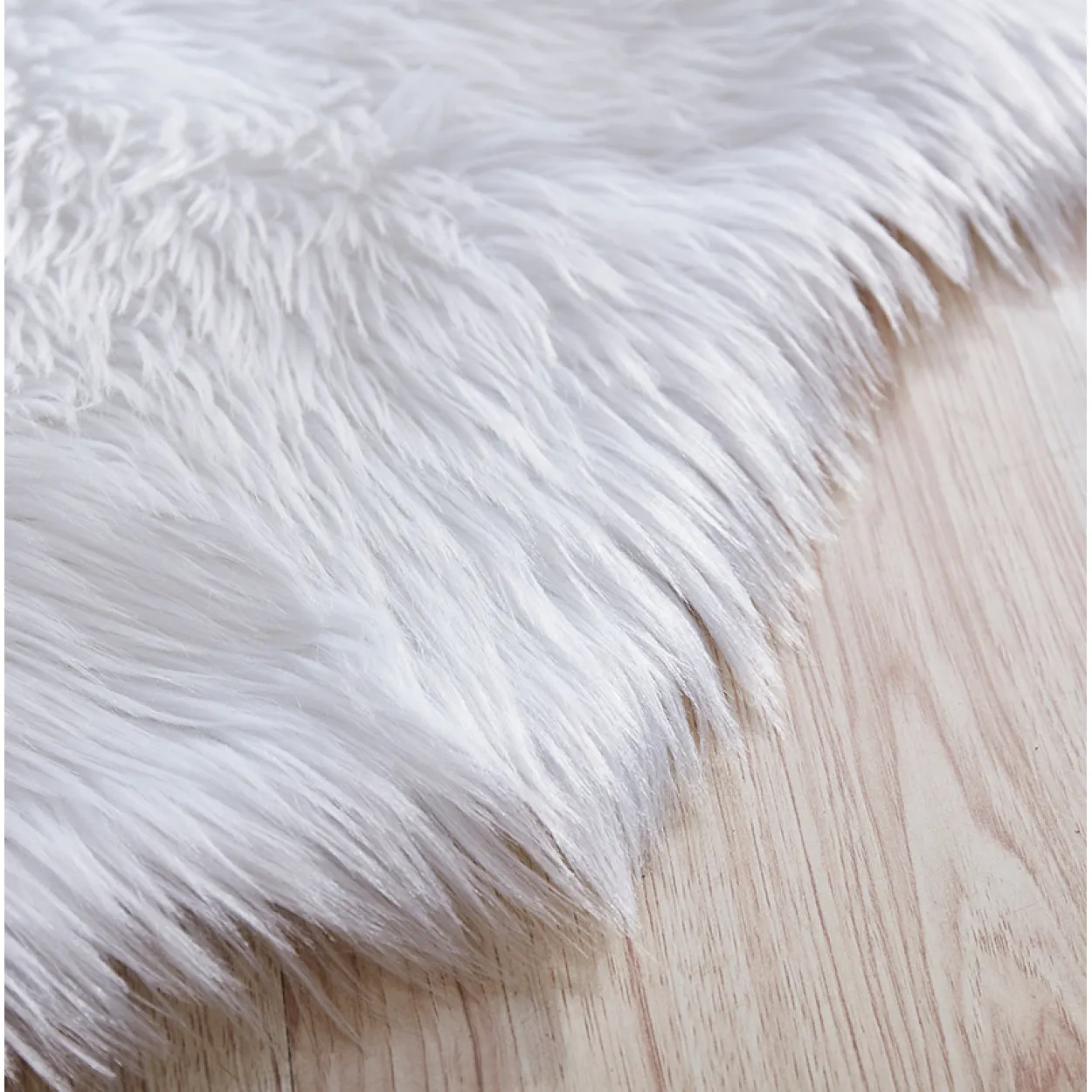 "Luxury Decorative" Hand Tufted Faux Fur Sheepskin Area Rug